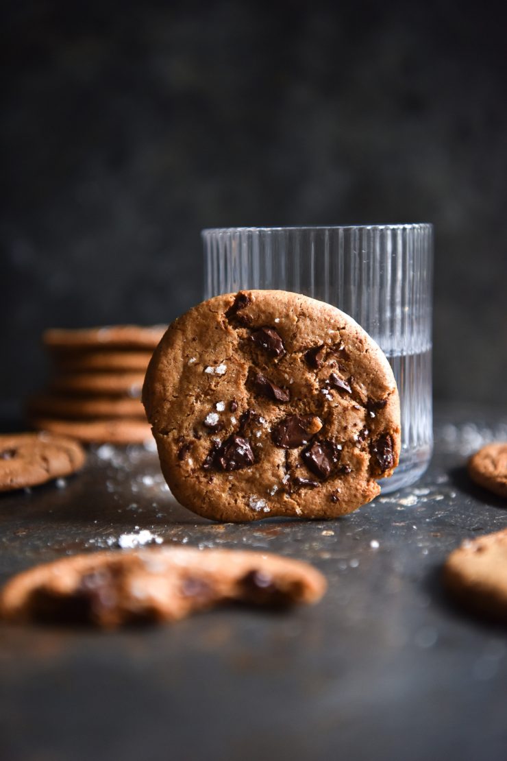 Vegan, gluten free choc chip almond cookies (FODMAP friendly) from www.georgeats.com