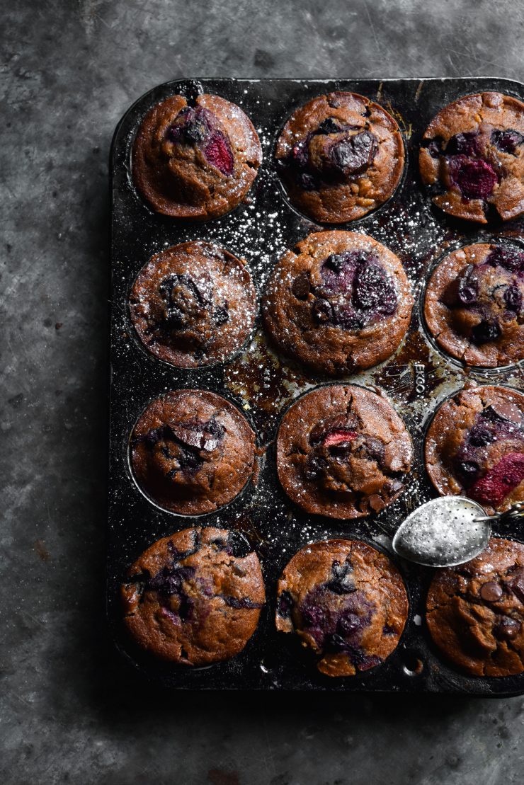 Brown butter banana muffins with blueberries and dark chocolate (gluten free, FODMAP friendly, refined sugar free) from www.georgeats.com