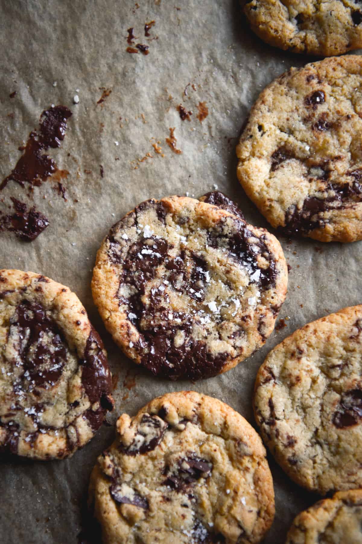 Vegan, gluten free chocolate chip cookies from www.georgeats.com. Made with easy to find ingredients and no funny business.