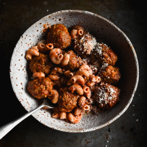 Vegan FODMAP friendly meatballs from www.georgeats.com. Gluten and/or grain free, packed with protein and veg and freezer friendly.