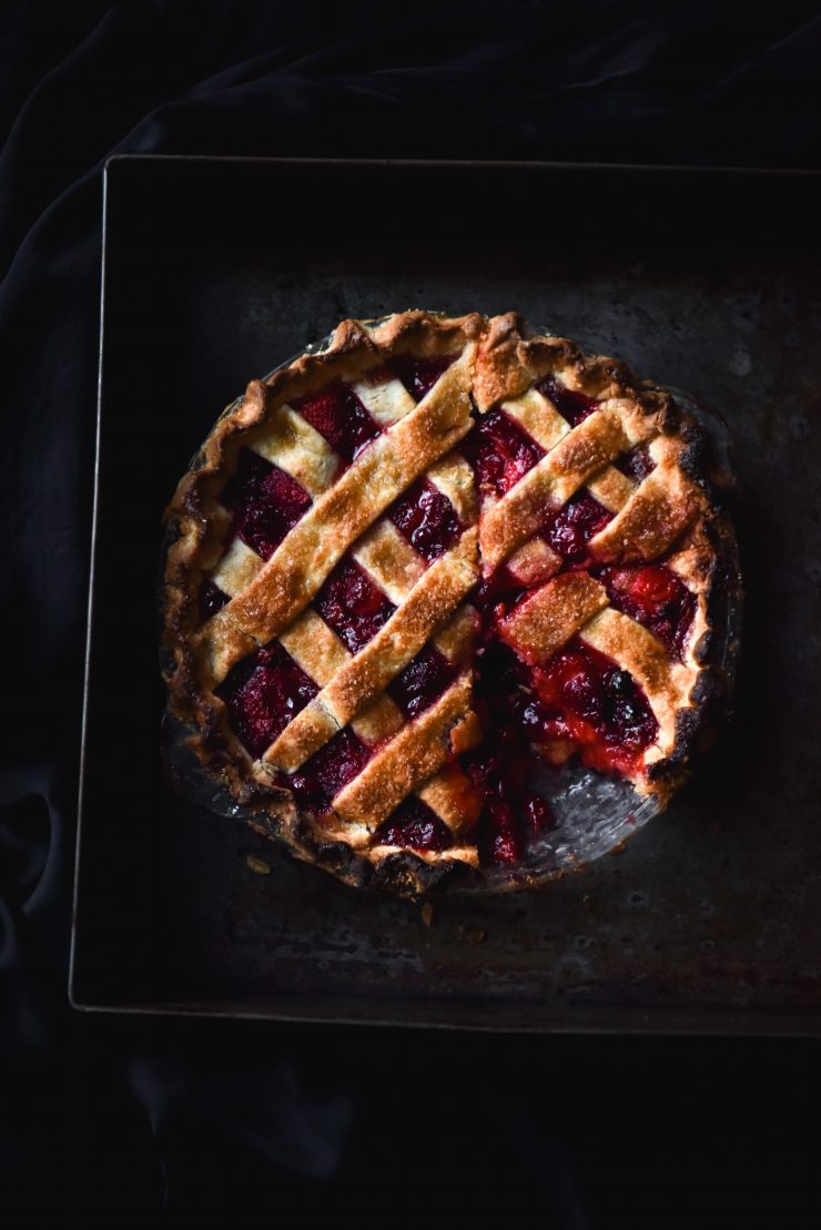 Gluten free strawberry pie with super flakey, easy pastry from www.georgeats.com | @georgeats