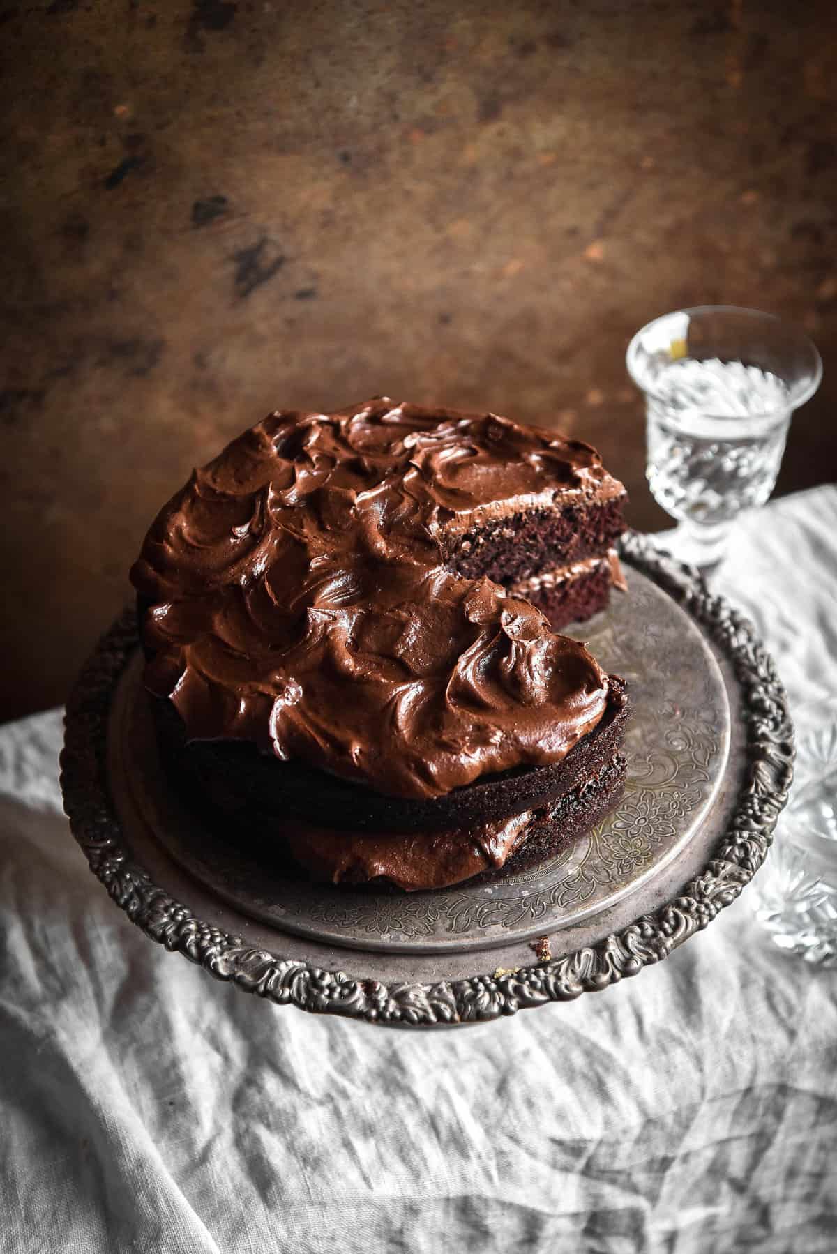 Gluten free chocolate cake (the easiest ever!) using one gluten free flour. Lactose friendly, nut free and FODMAP friendly. Recipe from www.georgeats.com