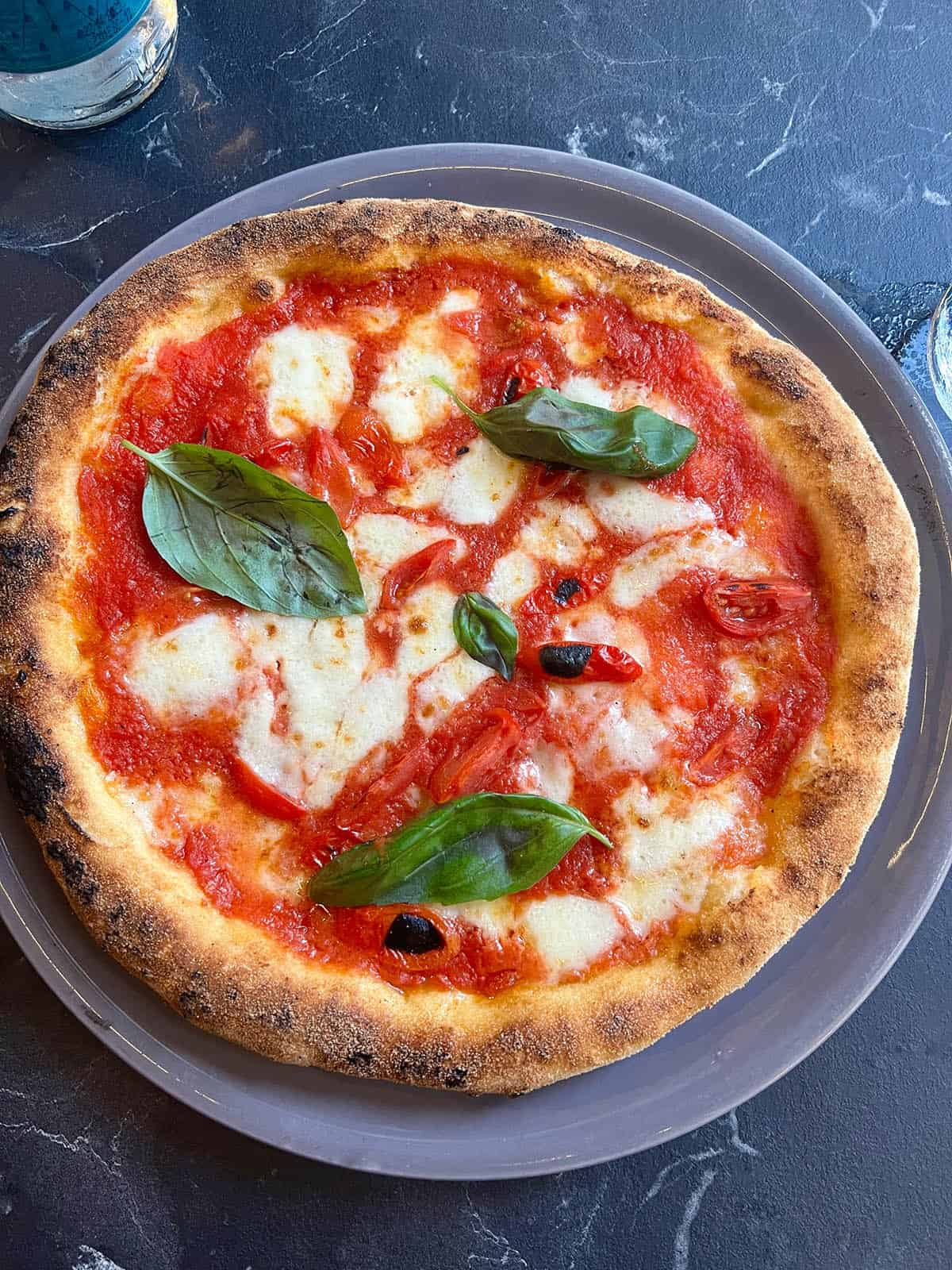 An image of a gluten free margherita pizza at Mastunicola in Palermo, Sicily