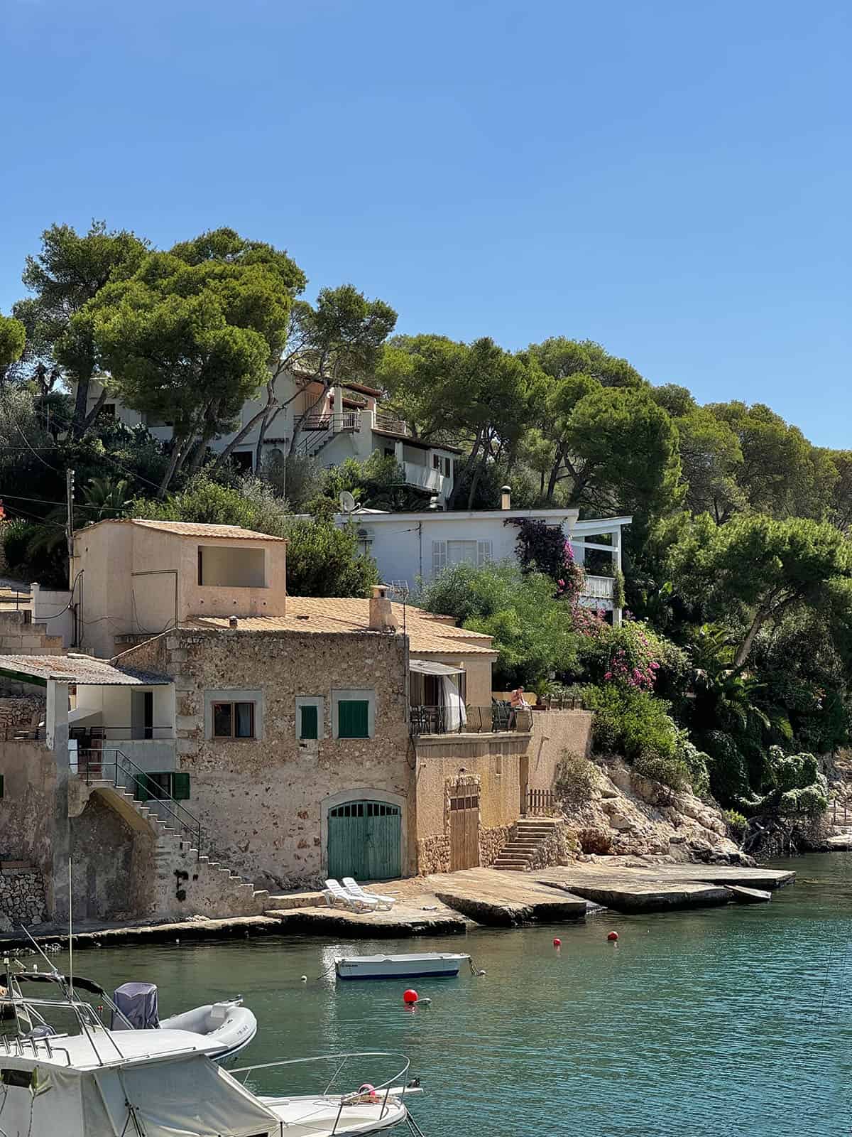 An image of the houses on the water at Cala Figuera, Mallorca 