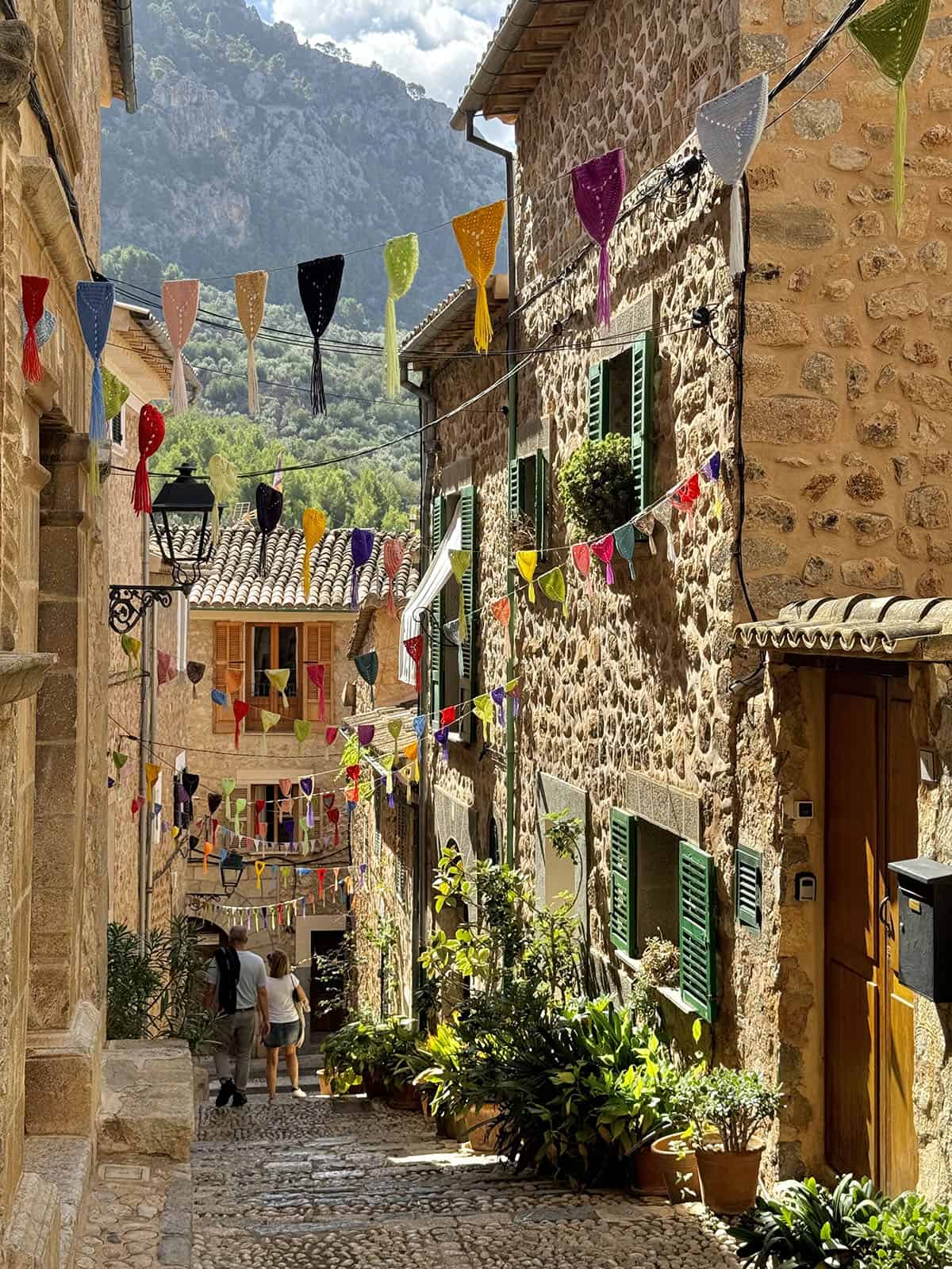 An image of a beautiful quiet street in Fornalutx, Mallorca