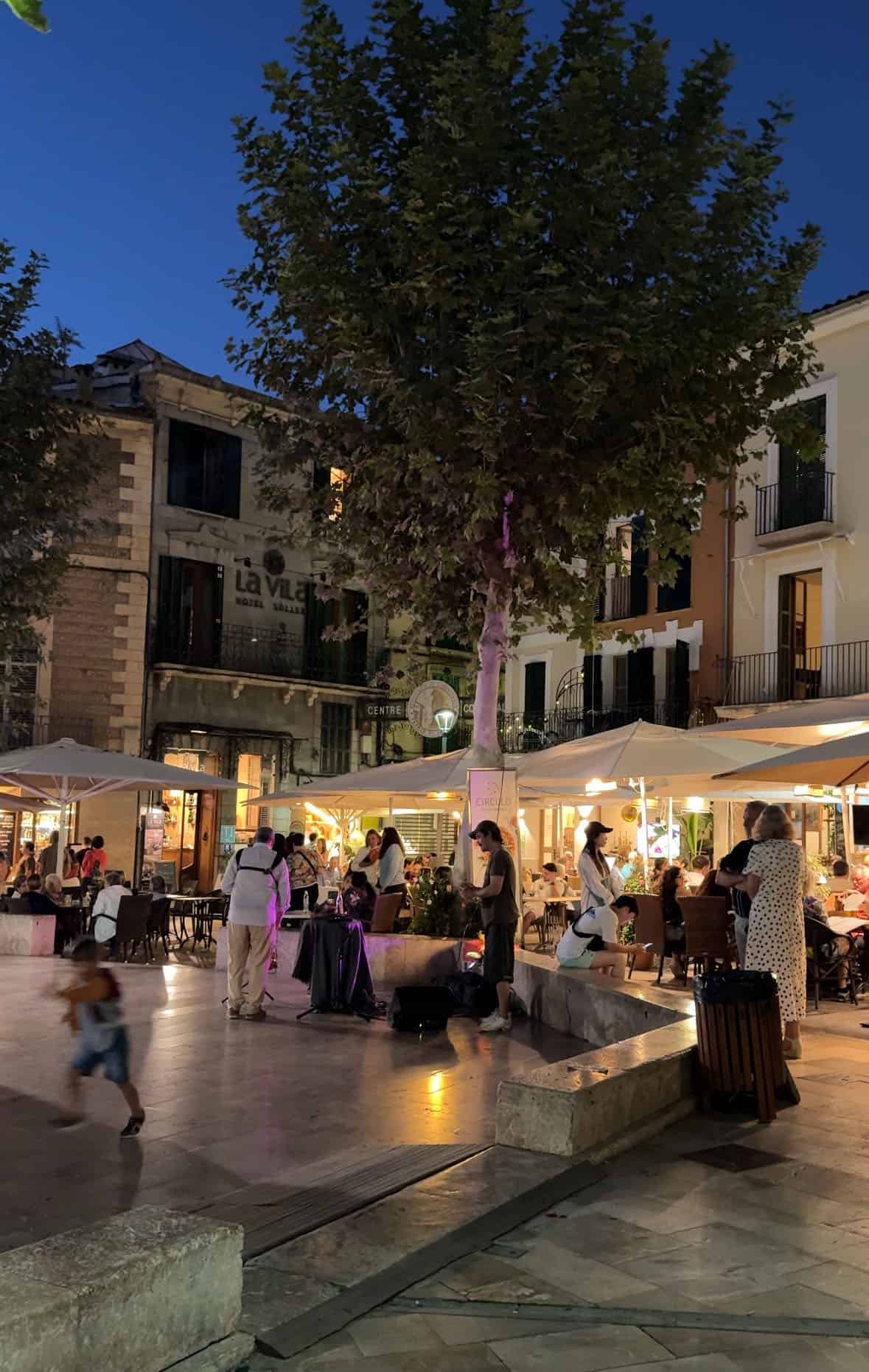 An image of Plaza De La Constitutión at night