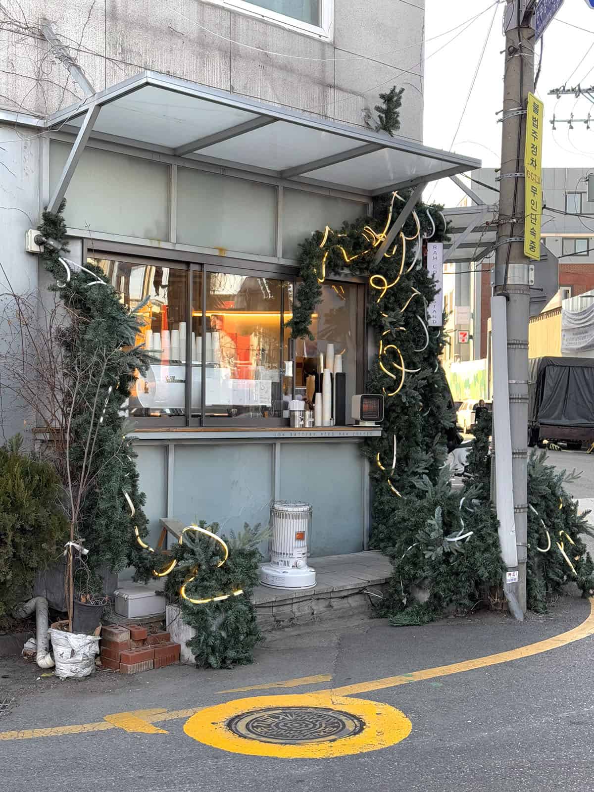 A cafe front decorated with understated Christmas decorations in Seongsu-dong, Seoul