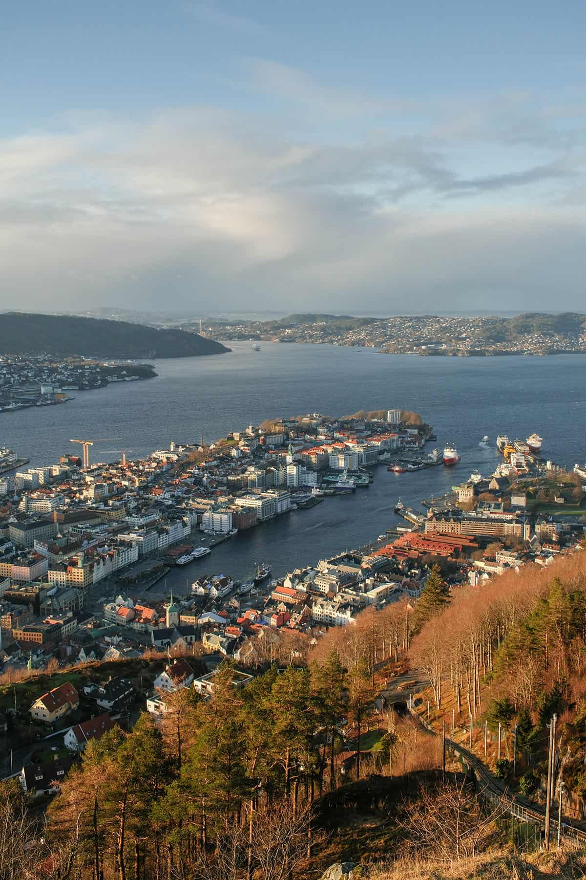 An image of Bergen as seen from the top of the Fløibanen on a sunny day