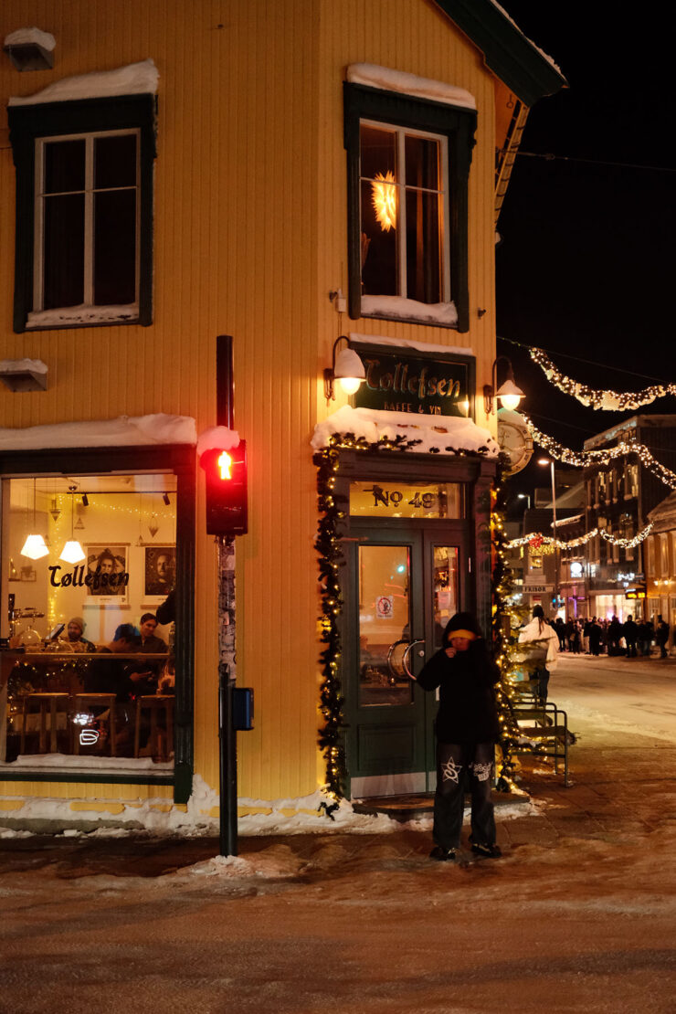 An image of the store front of Tøllefsen in Tromsø on a Christmas afternoon during polar night